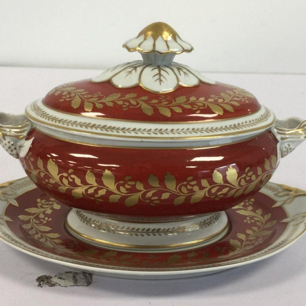 Vista Alegre Mottahedeh Tureen with lid and undertray